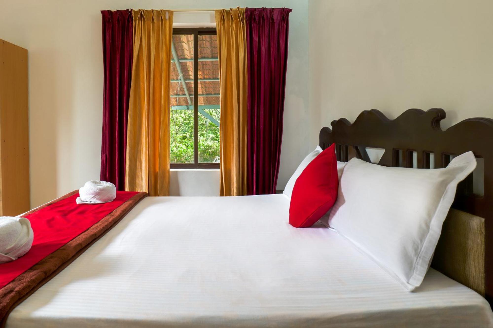 Exotica Holidays Hotel Viripara Exterior photo
