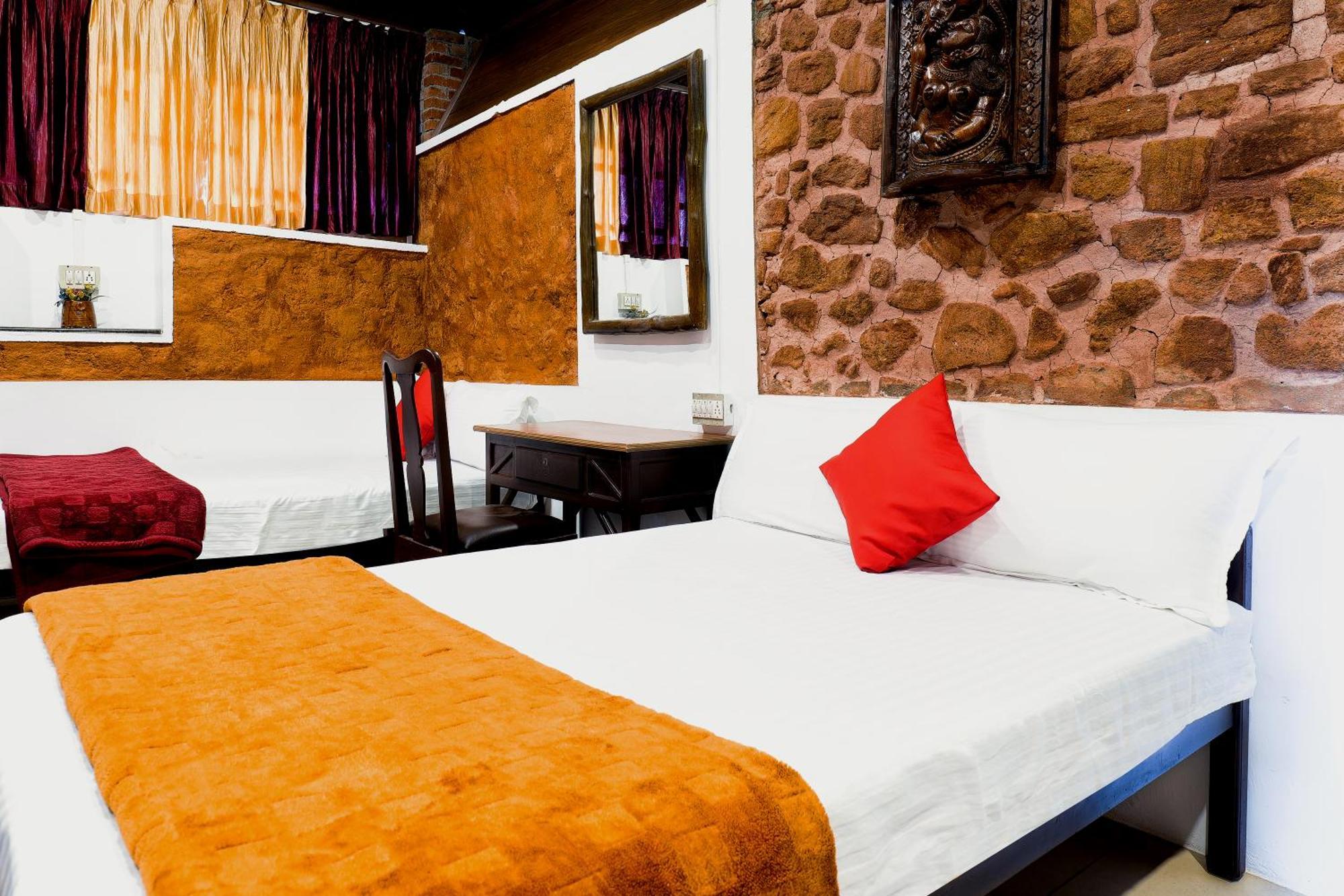 Exotica Holidays Hotel Viripara Exterior photo