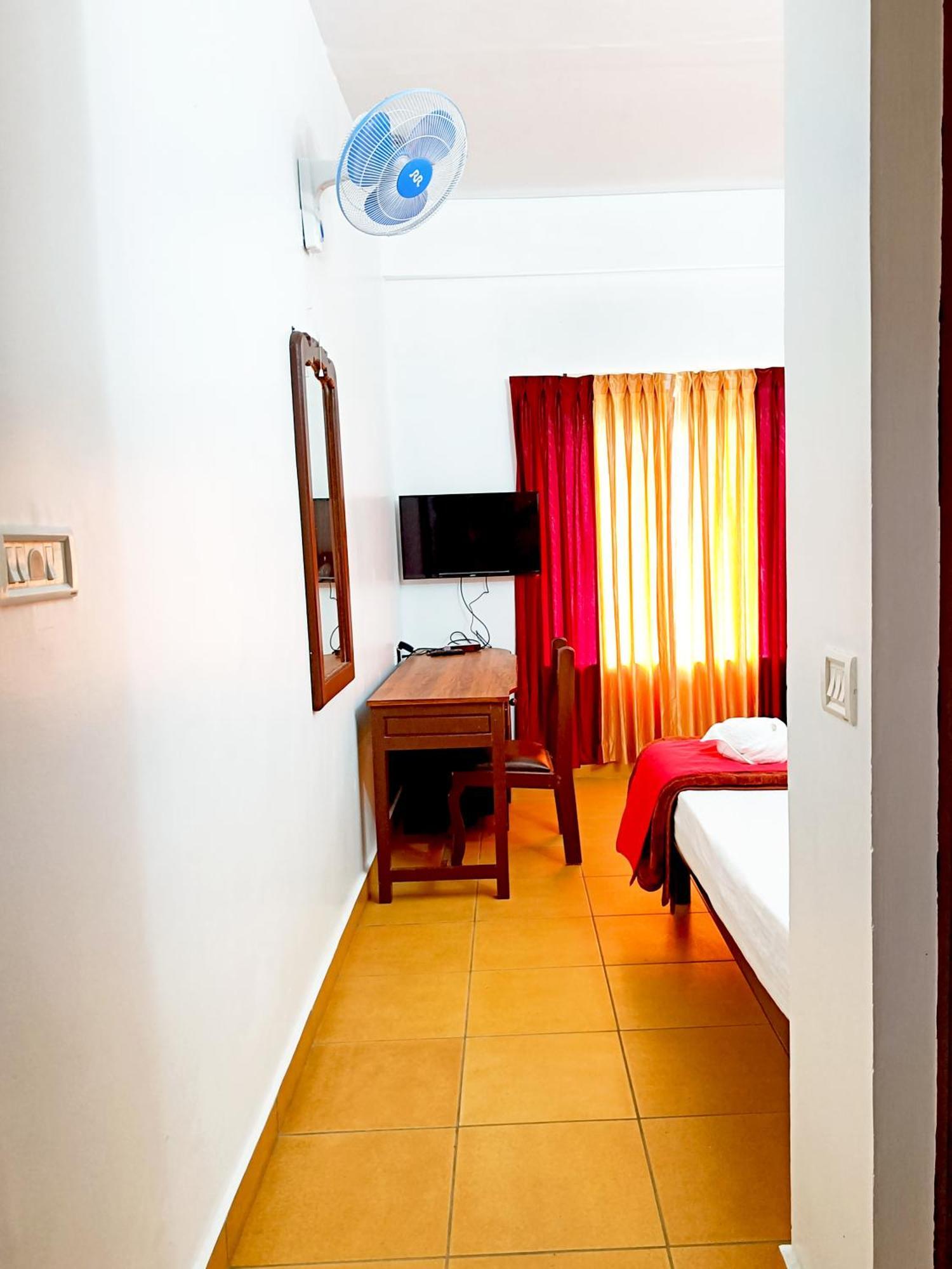 Exotica Holidays Hotel Viripara Exterior photo