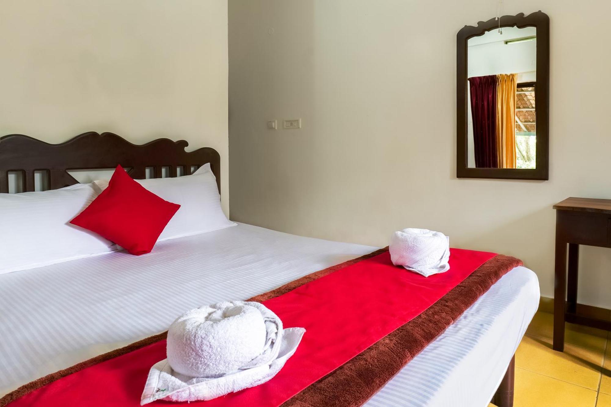 Exotica Holidays Hotel Viripara Exterior photo